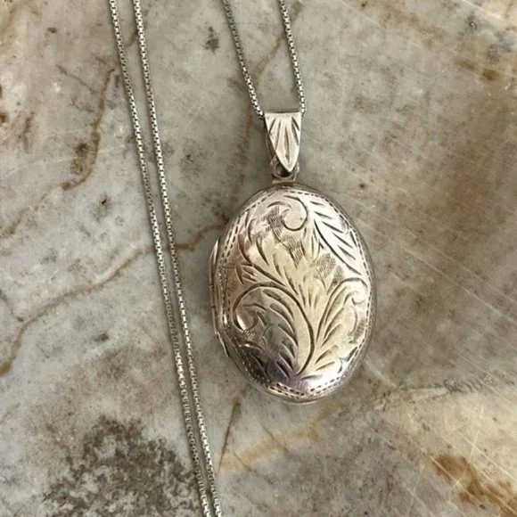 VTG Sterling Silver 925 Oval Etched Photo Locket Pendant Necklace 18" Box Chain - Picture 1 of 16